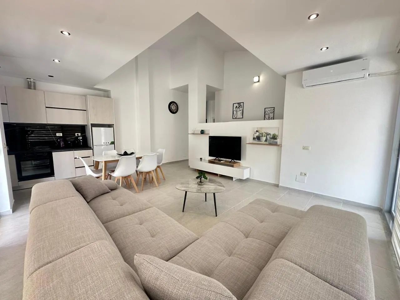 Trea Accomodations - Maya Terrace Sea View Vlore Albania